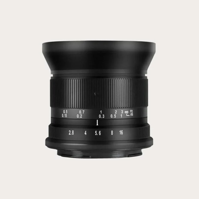 7Artisans 12mm F2.8 vidvinkelobjektiv med solblender