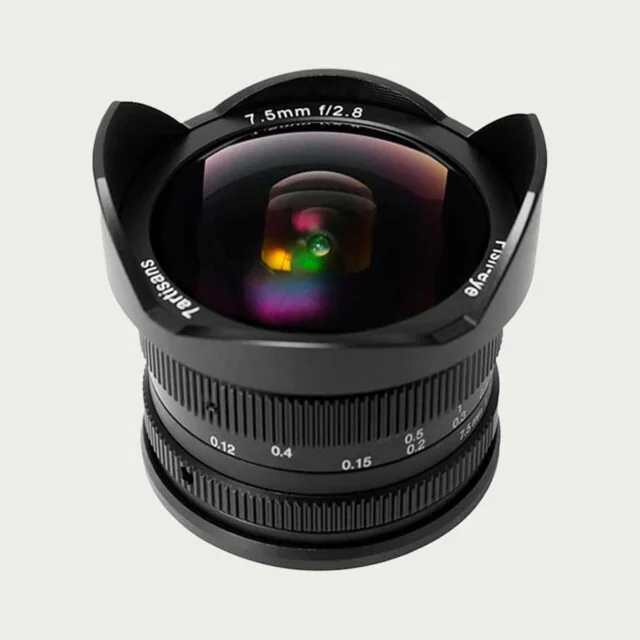 7Artisans 7.5mm F2.8 fisheye-objektiv sett forfra