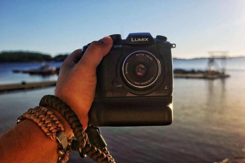 Panasonic Lumix GH5 med 7Artisans 25mm F1.8 ved sjøen